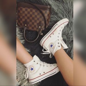 🔺SOLD🔺Converse white hi top ale star